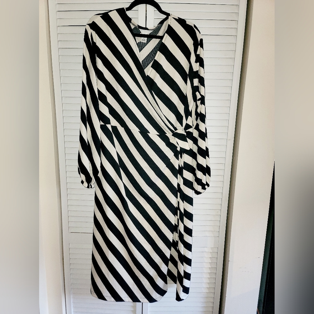 H&M Balloon Sleeved Wrap Dress